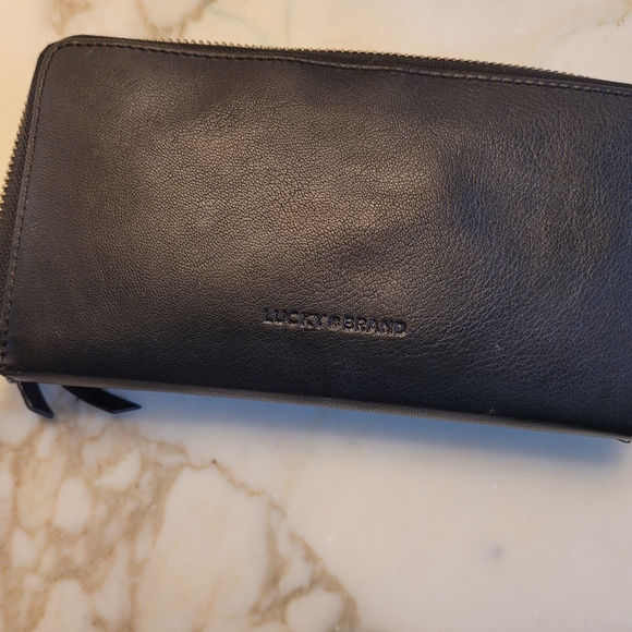Leather Lucky Brand wallet - Picture 1 of 4
